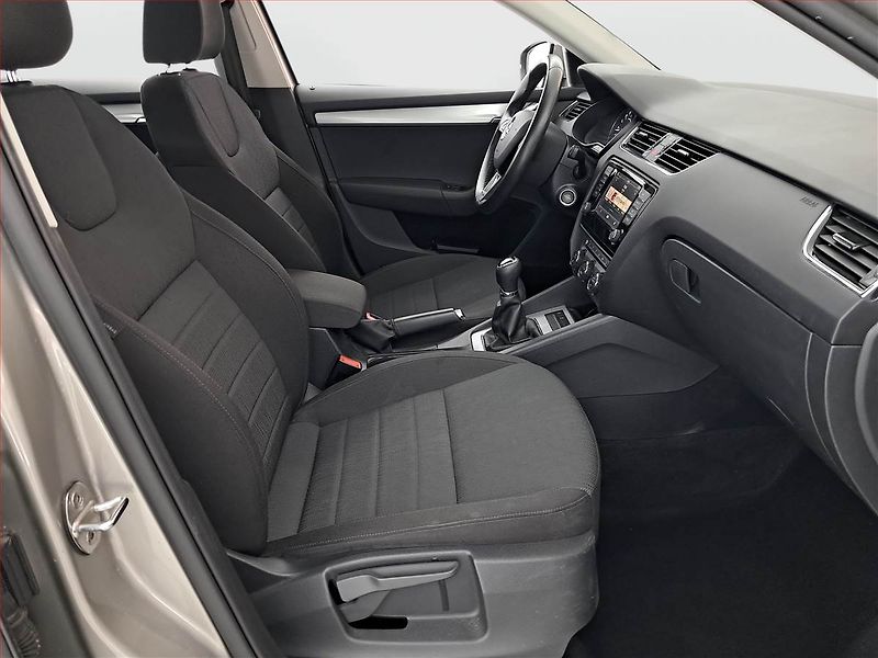 Škoda Octavia (2016) 1.6 TDI, Navi, Tempomat - fotka 9 z 17
