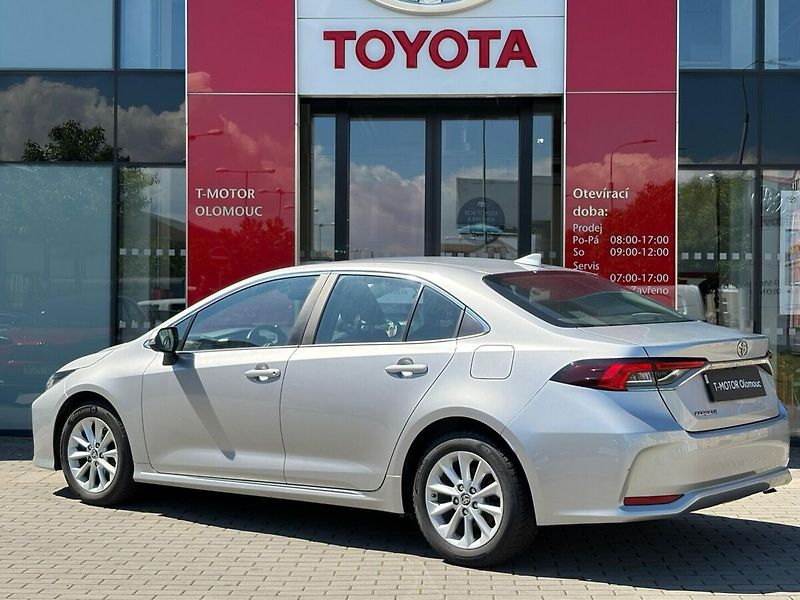 Toyota Corolla 1.5 Comfort - fotka 2 z 16