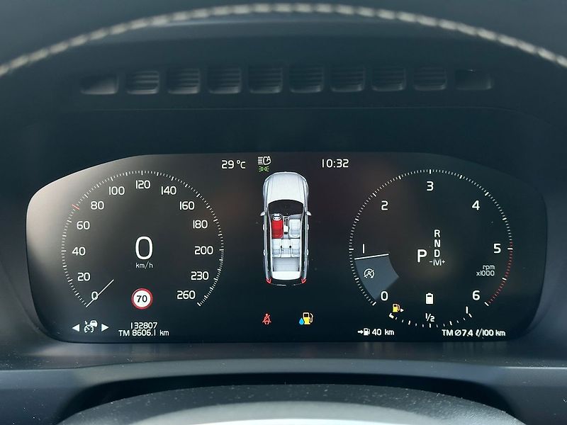 Volvo XC90 (2019) B5 AWD Inscription PANO TZ VZD - fotka 15 z 20