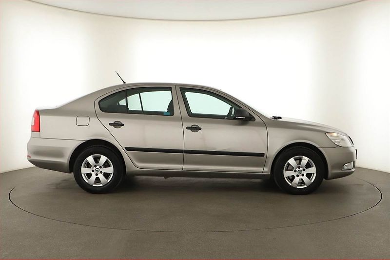Škoda Octavia (2012) 2.0 TDI, po STK, CZ doklady - fotka 6 z 12