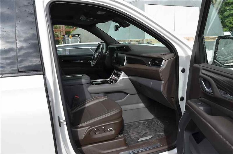 GMC Yukon (2022) DENALI XL 6,2V8 - fotka 17 z 18