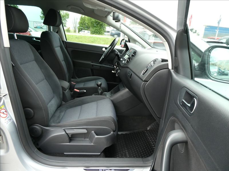 Volkswagen Golf Plus 1,2 TSi 77kW,STYLE,po servise - fotka 23 z 39