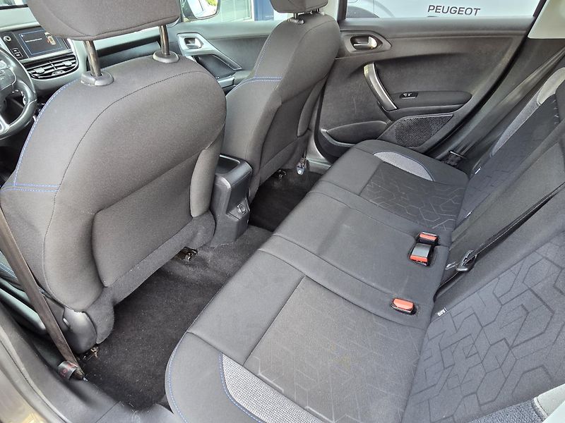 Peugeot 2008 (2019) 1.2 PT 110 ALLURE EAT6 - fotka 10 z 25