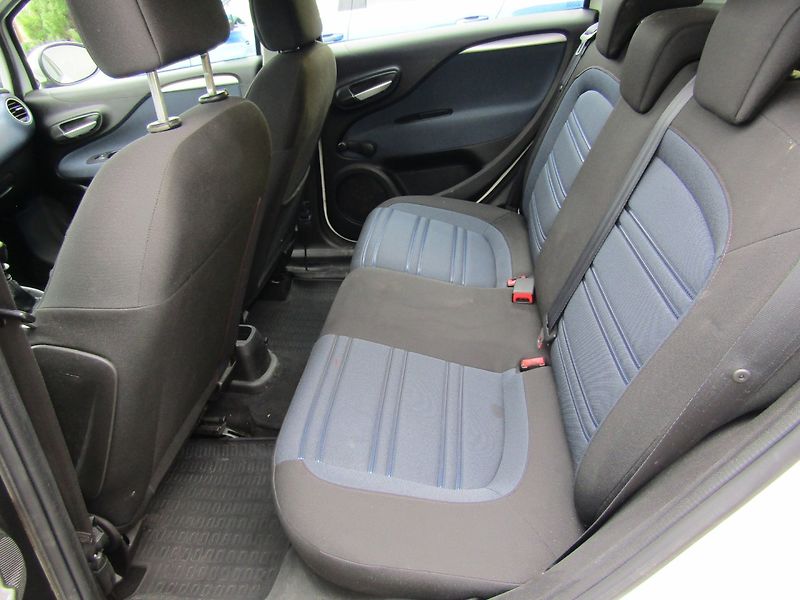 Fiat Punto (2011) 1.4I 57kW CNG - fotka 22 z 34