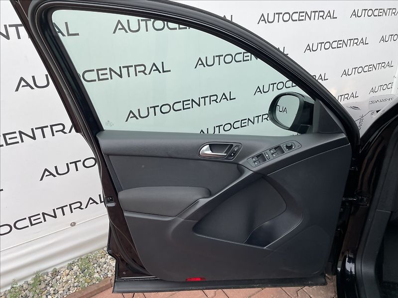 Volkswagen Tiguan 1,4 TSi,90kW,serv.kniha - fotka 19 z 22