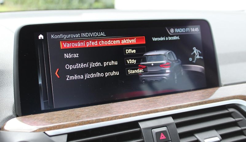 BMW X3 xDrive20d - fotka 14 z 22