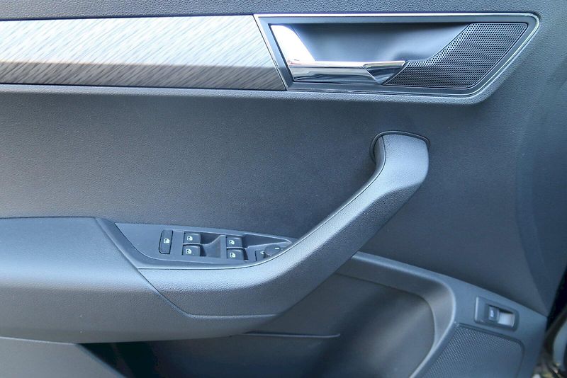 Škoda Karoq (2025) Top Selection 1,5 TSi/110 kW D - fotka 17 z 33