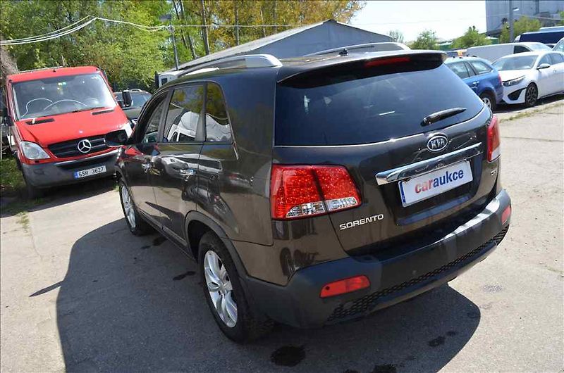 Kia Sorento (2012) 2,2 CRDI AWD - fotka 6 z 21