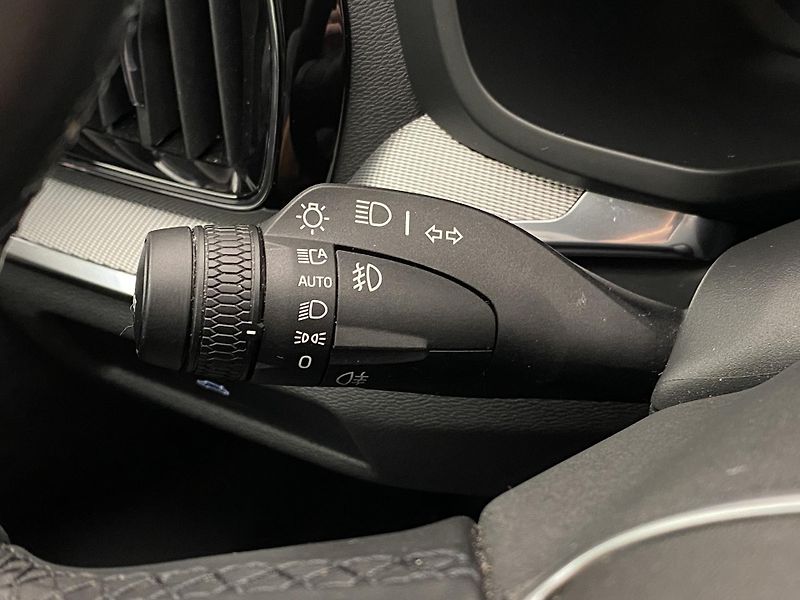 Volvo V60 B4 DARK PLUS AUT CZ - fotka 22 z 54