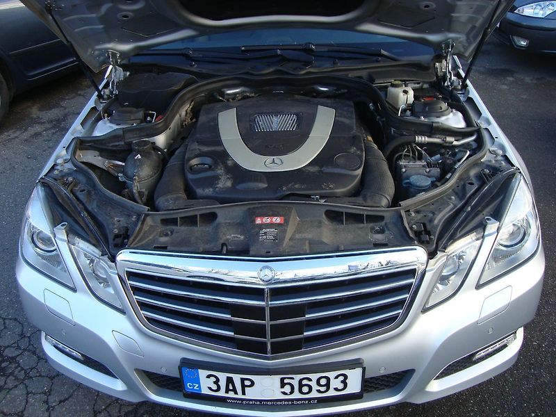 Mercedes-Benz Třídy E (2008) E 500,1.Maj. v ČR,Servisní k. - fotka 17 z 74
