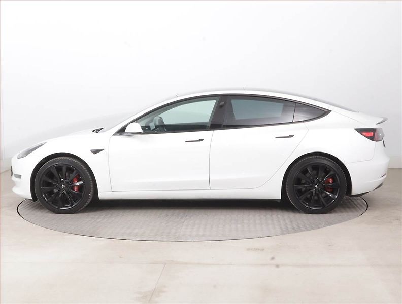 Tesla Model 3 (2019) Long Range 4WD 78kWh, SoH 83% - fotka 3 z 23