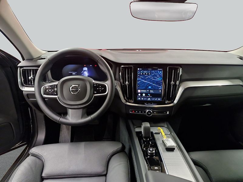 Volvo V60 B4 Plus Dark - fotka 11 z 15