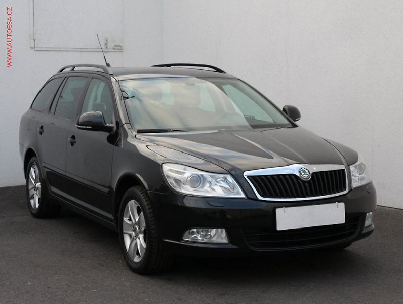 Škoda Octavia (2012) 2.0 TSi, RS, DSG, xenon - fotka 1 z 3
