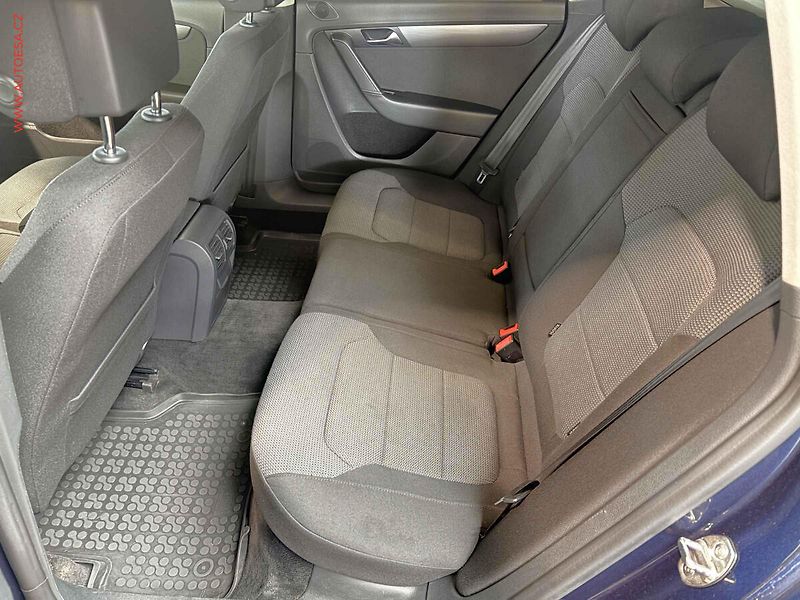 Volkswagen Passat (2014) 1.6 TDI, autoAC, temp - fotka 10 z 18