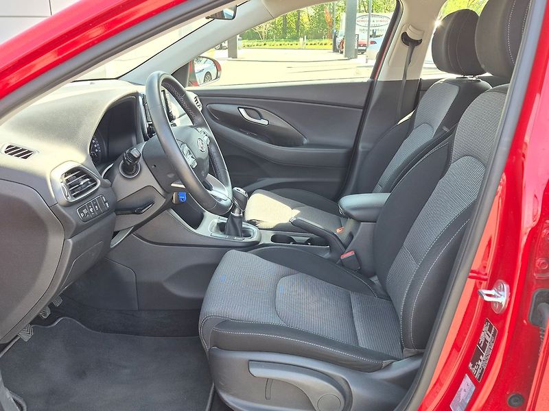 Hyundai i30 Comfort 1,5 CVVT - fotka 5 z 17