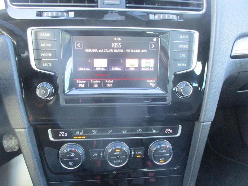 Volkswagen Golf 2.0TDi 110kW HIGHLINE L+Z PNEU - fotka 18 z 45