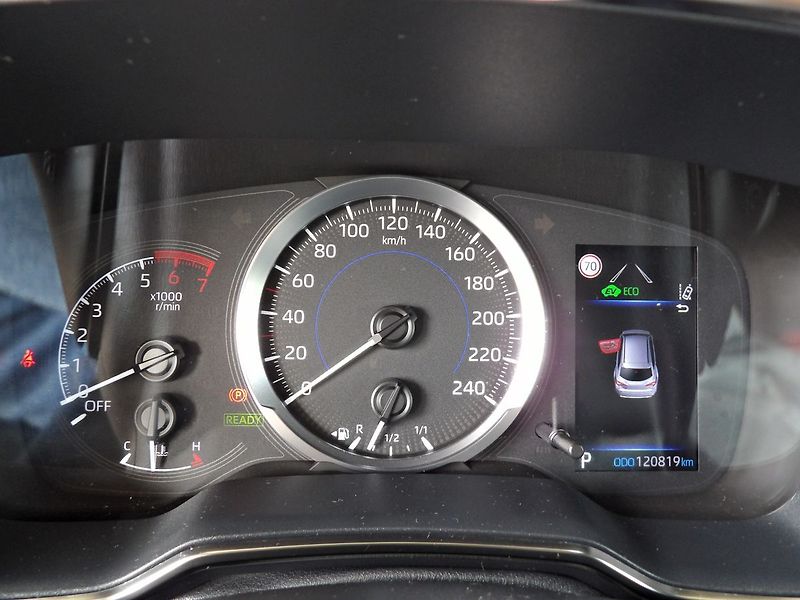 Toyota Corolla 1.8Hybrid Business Navi Kamera - fotka 12 z 28