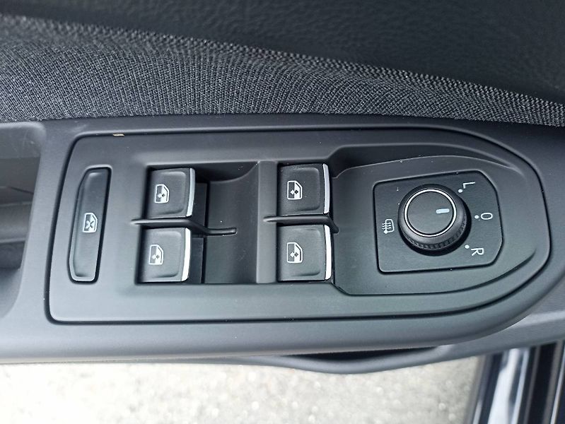 Volkswagen Golf (2023) 1.5 TSI 96kW tažné manuál - fotka 13 z 31