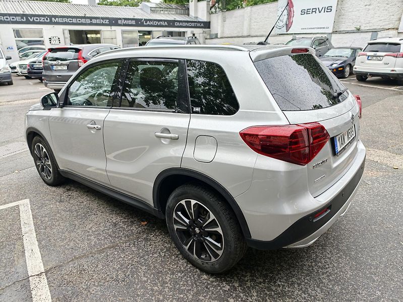 Suzuki Vitara 1,4T Aut. Elegance 4x4 - fotka 9 z 30