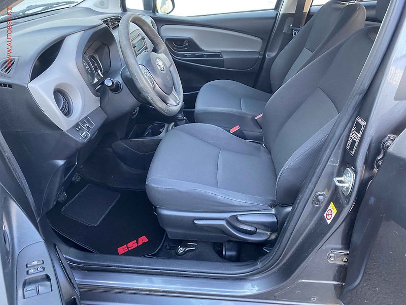 Toyota Yaris (2016) 1.0VVT-i, AC - fotka 9 z 16
