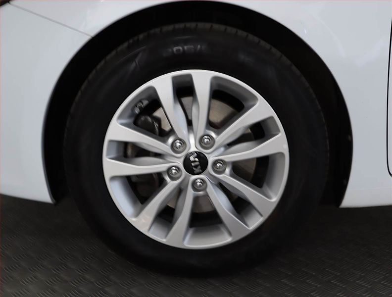 Kia Ceed (2018) Silver 1.4 CVVT, Serv.kniha - fotka 15 z 16