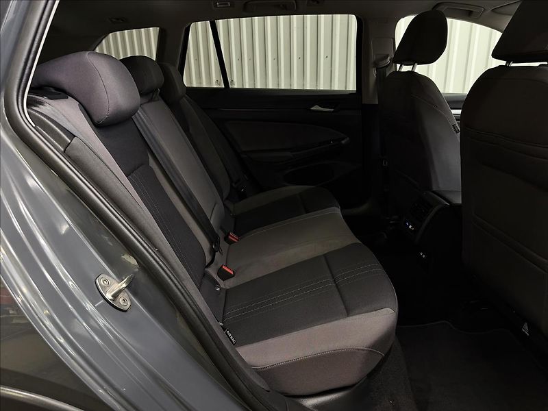 Volkswagen Golf ALLTRACK 147KW 4M PANO IQ.LED - fotka 42 z 47