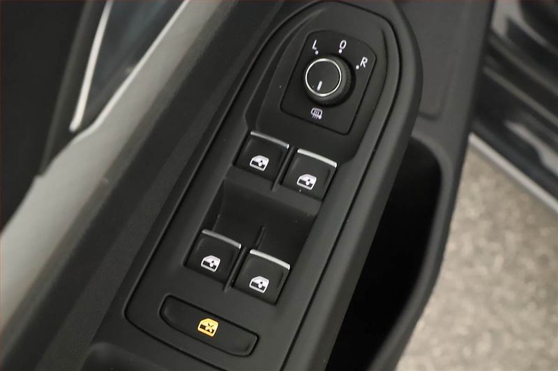 Volkswagen Golf (2021) 1.0 TSI, Tempomat - fotka 11 z 14