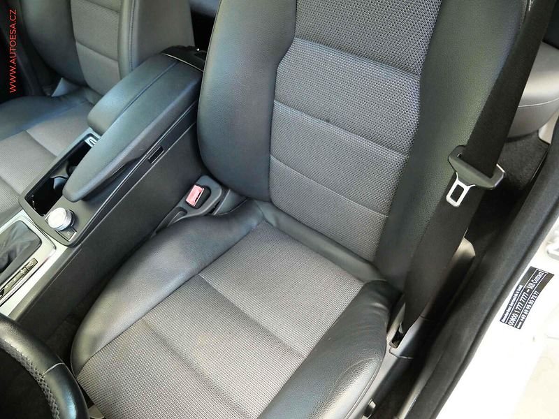 Mercedes-Benz Třídy C (2011) 1.8 CGi C 180, Avantgarde, AT - fotka 9 z 23