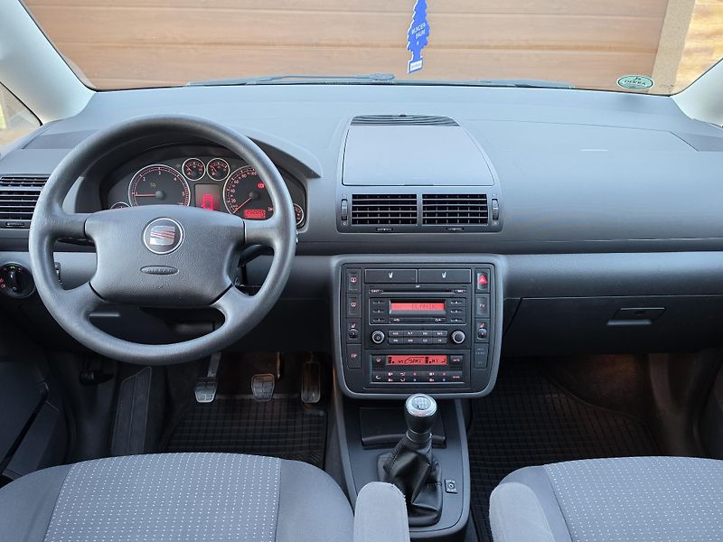 Seat Alhambra 2.0TDi 140PS REFERENCE*2xSADA* - fotka 24 z 46