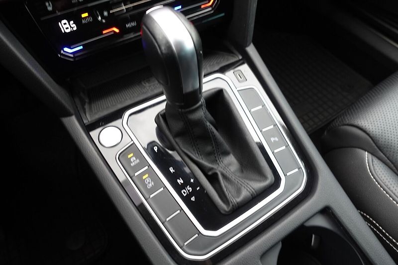 Volkswagen Passat ZLEVNĚNO 2,0TSi 206kW Alltrack - fotka 21 z 37