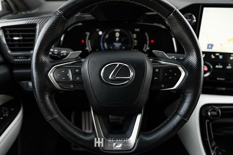 Lexus NX 450h plus (2023) F-SPORT 306 PS, 1.majitel - fotka 16 z 30