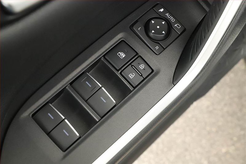 Toyota RAV4 (2023) 2.5 Hybrid - fotka 9 z 20