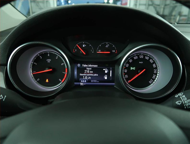 Opel Astra (2018) 1.4 T, Serv.kniha, Navi - fotka 11 z 17