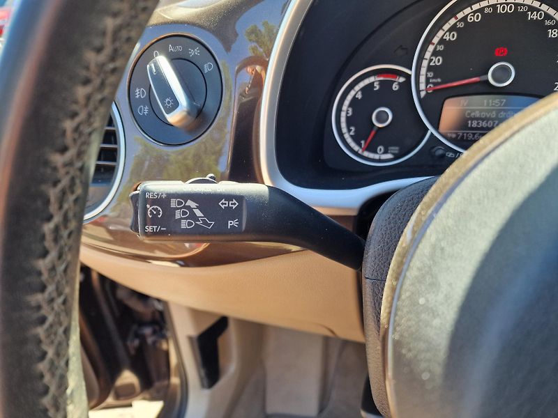 Volkswagen Beetle CABRIO 2,0TDI DESIGN - fotka 20 z 22