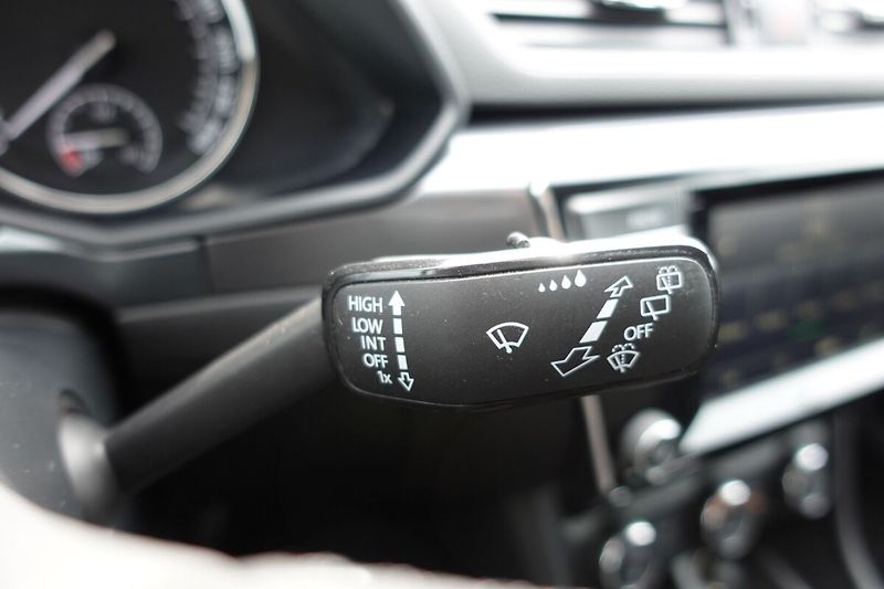 Škoda Superb 1.4 TSI 110kW Active Combi DSG - fotka 23 z 26