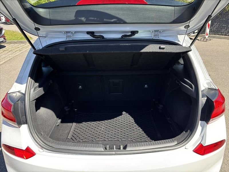 Hyundai i30 1,4 TGDi AT Style  TOP STAV - fotka 13 z 45