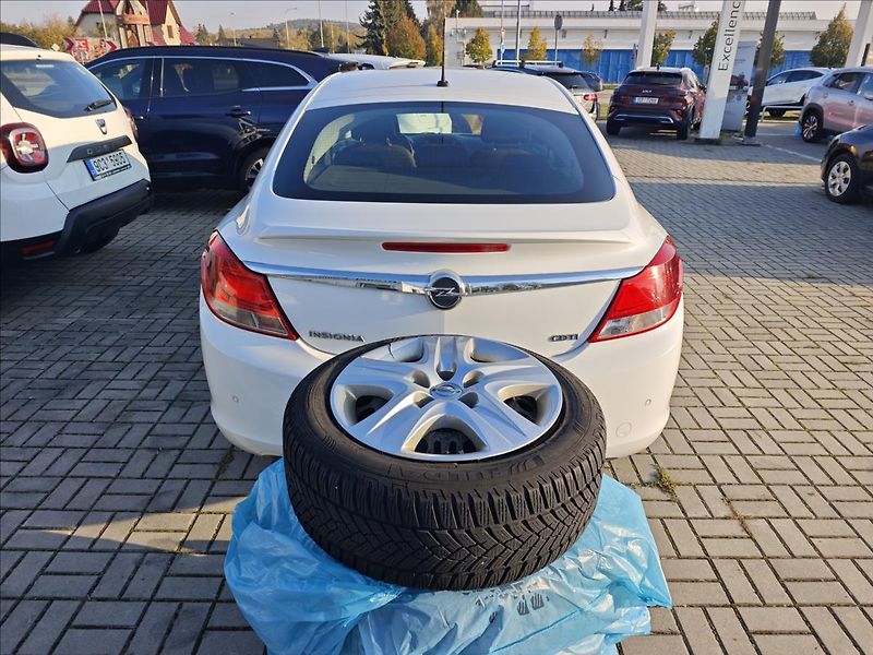 Opel Insignia 2,0 CDTi automat  Edition - fotka 20 z 24