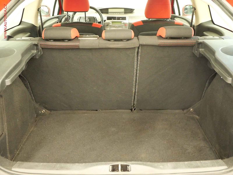 Citroën C4 (2010) 1.6 16v, 2.maj,ČR, Klima - fotka 7 z 21