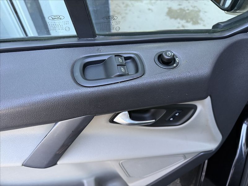 Ford Tourneo Custom 2,2 TitaniumX,114kW,po servisu - fotka 19 z 31
