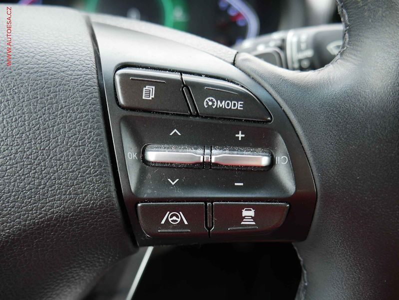 Hyundai i30 (2022) 1.5 T-GDi FastBack, 1.maj,ČR - fotka 15 z 21