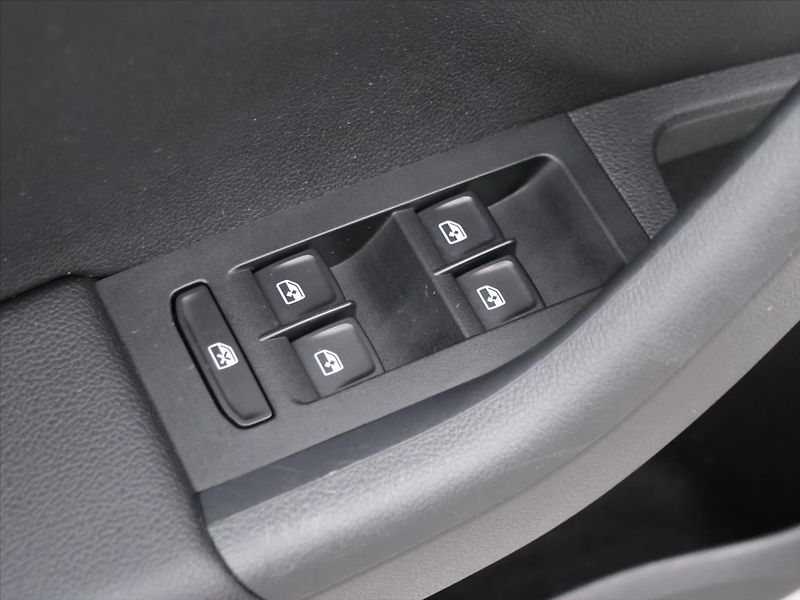 Škoda Octavia 1,6 TDI 81kW Style CZ Xenon - fotka 13 z 27