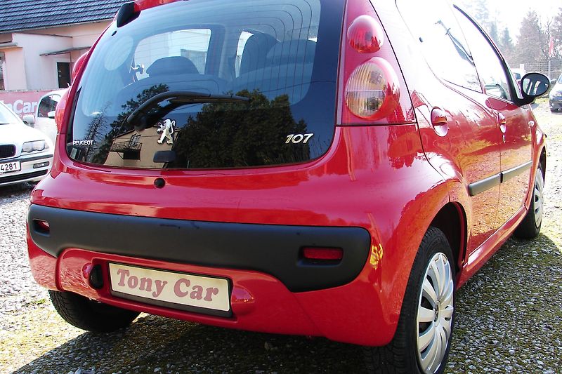 Peugeot 107 1.0i 68PS 5-dv. KLIMA-ZADÁNO! - fotka 28 z 31