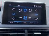 Peugeot 3008 (2019) 1.2PT, Allure, navi, kamera - náhled 15