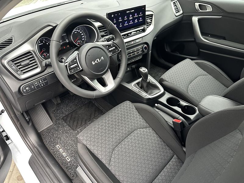 Kia Ceed (2025) 1,5 T-GDi 103 kW SPIN - fotka 4 z 6