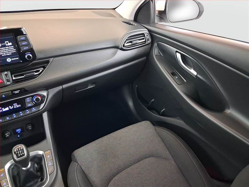 Hyundai i30 (2020) Family Smart 1.5 T-GDI MHEV - fotka 8 z 23