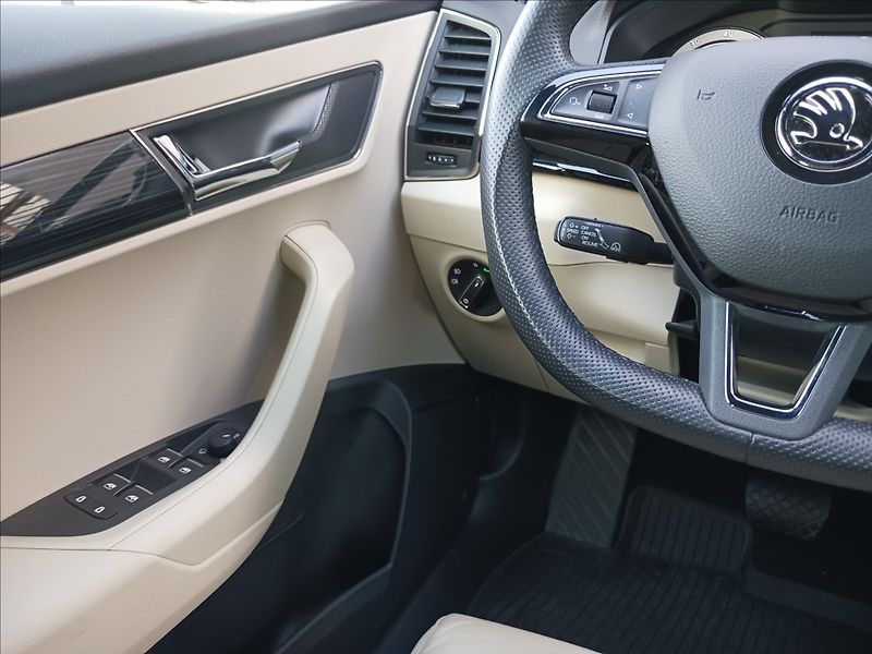 Škoda Karoq 1,5 TSI DSG STYLE - fotka 17 z 32