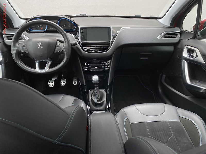 Peugeot 2008 (2019) 1.2 PT, Crossway, panor, navi - fotka 8 z 17
