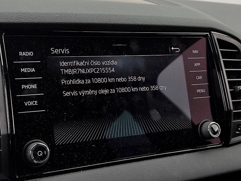 Škoda Karoq (2023) SportLine Plus 1,5 Tsi 110 Kw - fotka 9 z 35