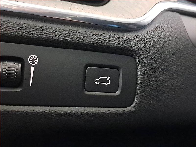 Volvo XC60 (2021) Inscription B4 AWD - fotka 21 z 27