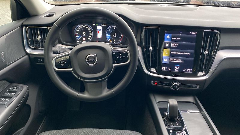 Volvo V60 Cross Country Pro, B4 AWD, 145 - fotka 14 z 29